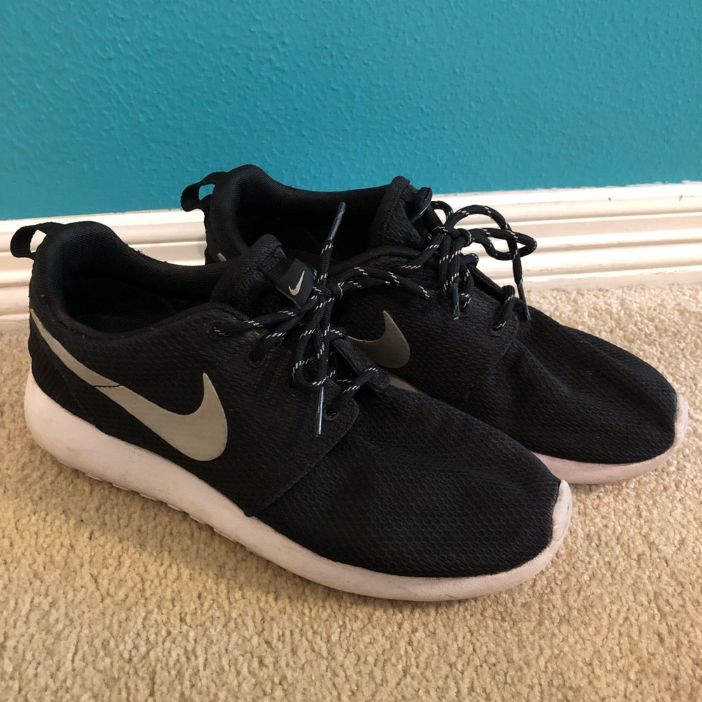 Nike Tennis Shoes
